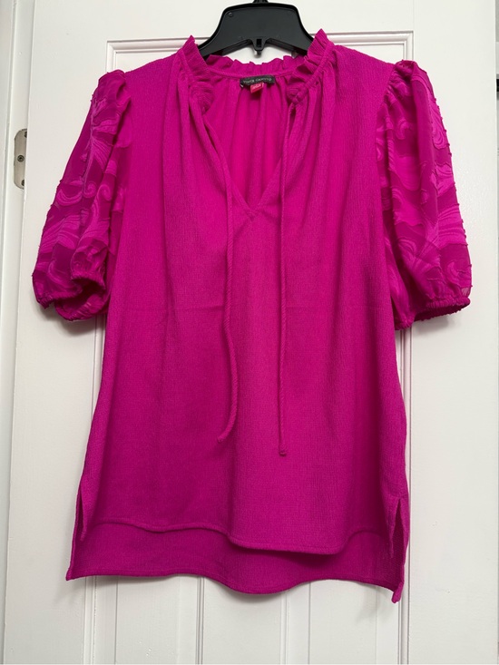 Vince Camuto Tops - 🌷Vince Camuto Sheer Sleeve Top, Magenta V-Neck, Sz S. Perfect Condition!